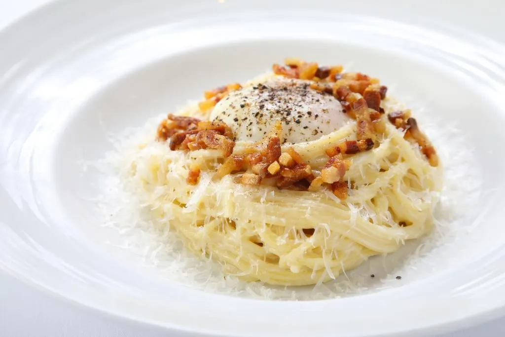 spaghetti alla carbonara（ワイマナロの新鮮卵を使ったカルボナーラスパゲティ）